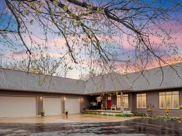 306 State Highway 9, Decorah, IA 52101