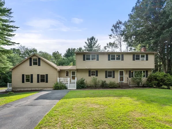 202 Franklin St, Halifax, MA 02338