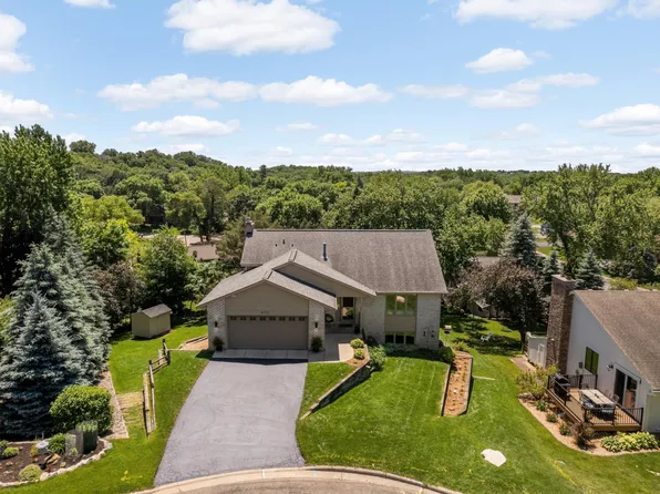 8713 Lakeview Cir, Bloomington, MN 55438