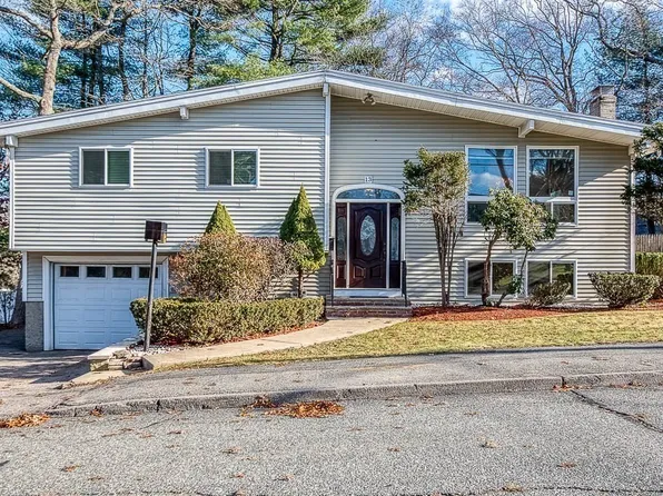 13 Michelle Ln, Randolph, MA 02368