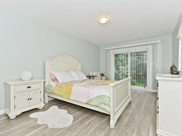 3174 Taviton Ct, Mississauga, ON L4X 2K1