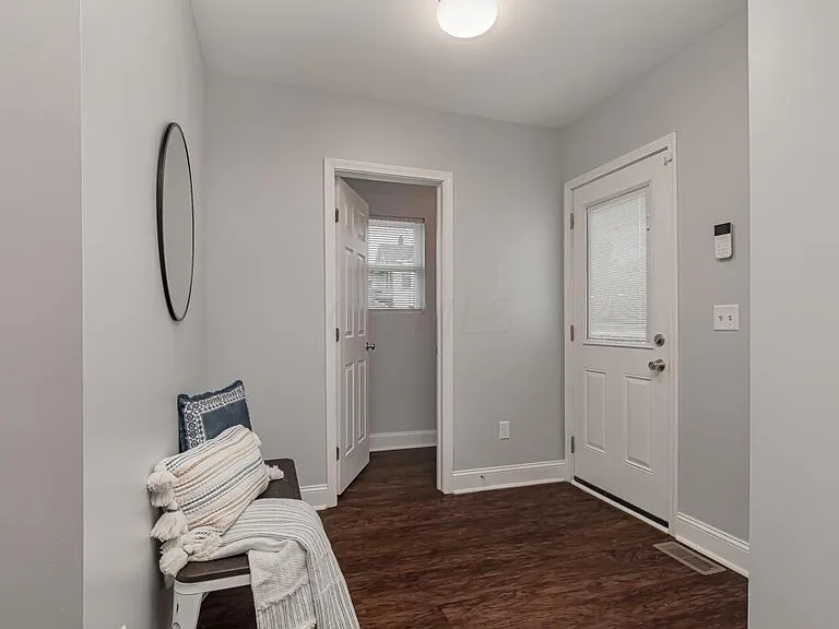1118 E Whittier St — Photo 17