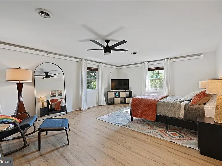 10533 Stevenson Rd — Photo 36