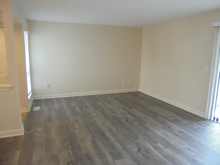137 Manchester Ct — Photo 10