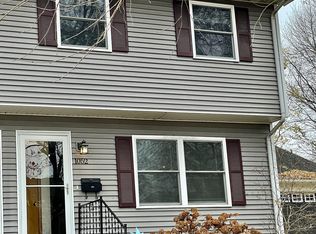 1052 W 3rd St #1, Dubuque, IA 52001