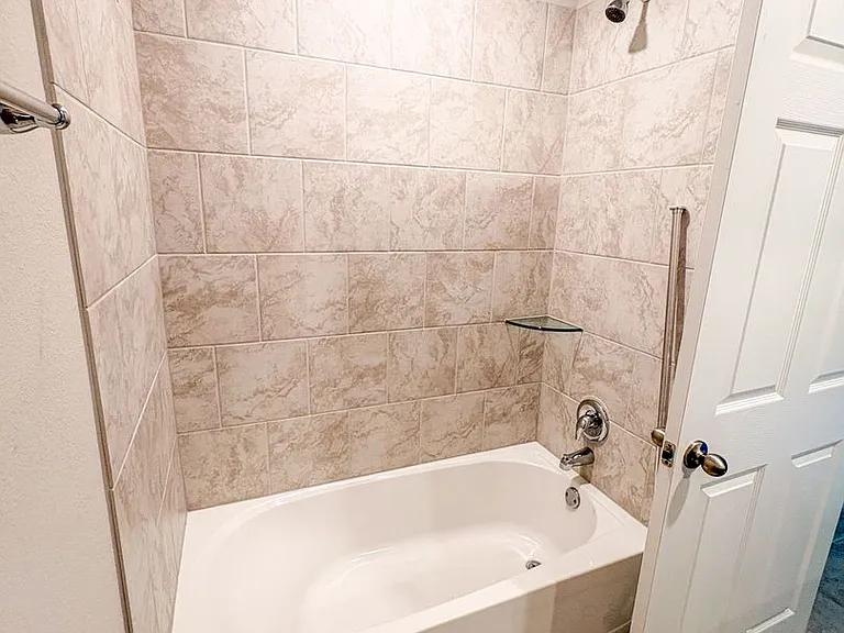 6401 Coneflower Dr — Photo 8