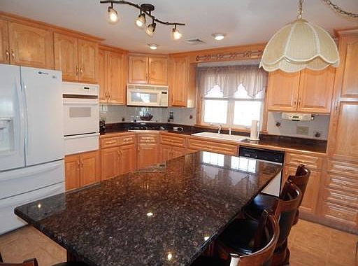 5th image of 19 Woodburn Dr