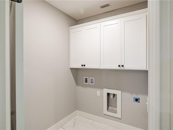 3rd image of 26 Redington Dr