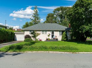 11 Hilliard Ave, Ottawa, ON K2E6B8