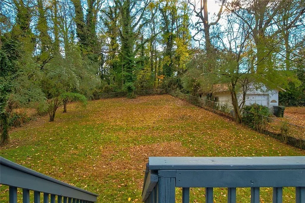 3 bed, 2.0 bath, 1008 sqft, $2,800 — Photo 4