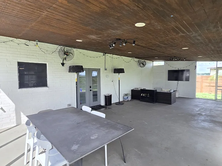502 Chapote Ave — Photo 11