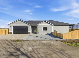 465 Arnos St, Talent, OR 97540