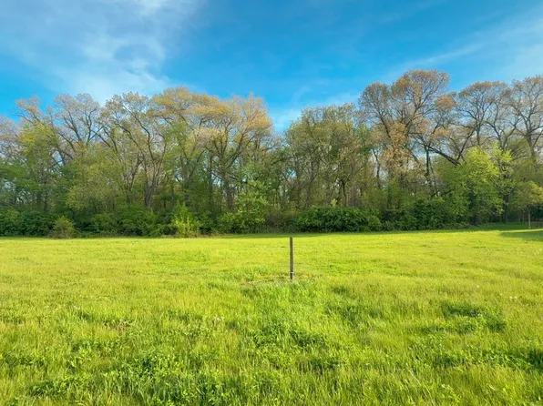211 River Run Dr, Saint Anne, IL 60964