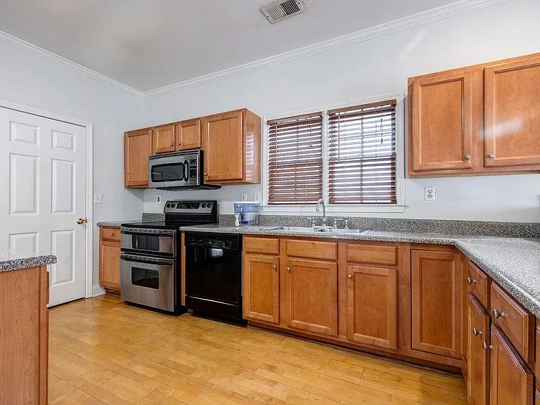 2310 Hosea L Williams Dr NE — Photo 9