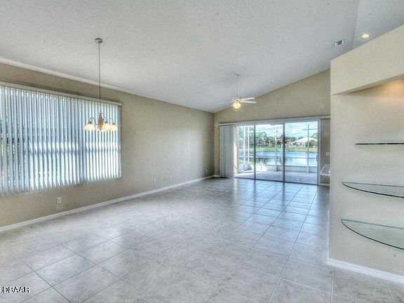 3rd image of 910 Woodstream Ln