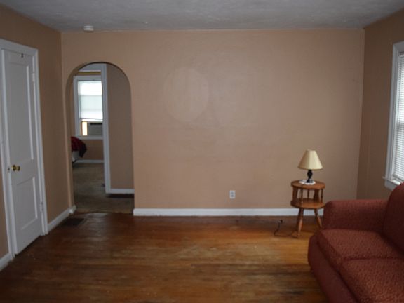 3rd image of 2820 Arden Ave