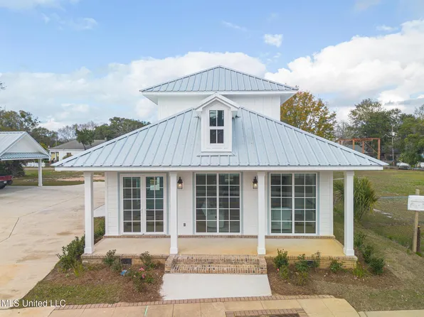 546 Howard Ave #2, Biloxi, MS 39531