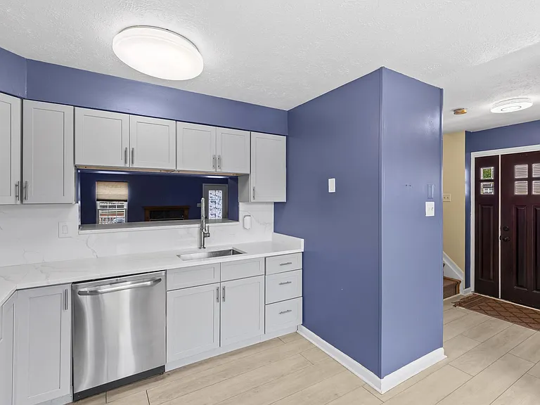 5411 Castlestone Dr — Photo 5