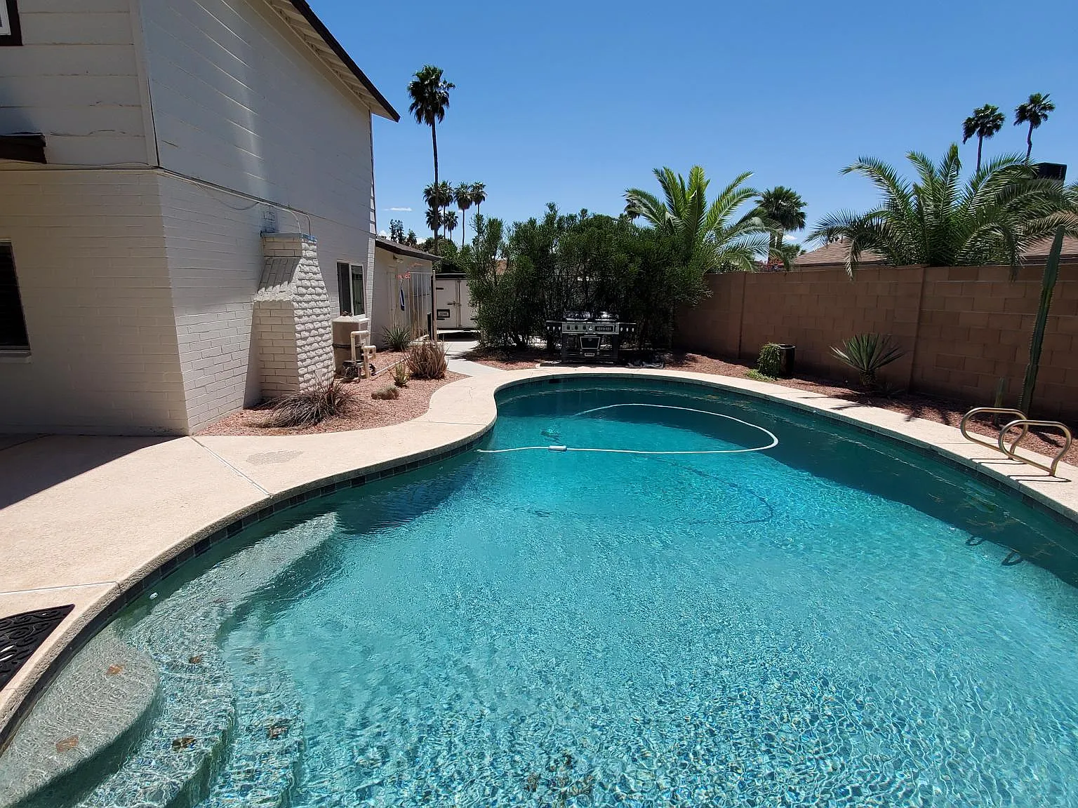 4 bed, 2.5 bath, 2240 sqft, $3,000 — Photo 3