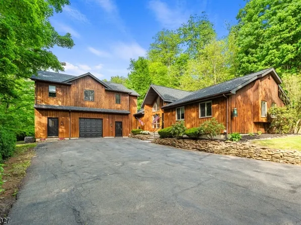 625 Maxim Dr, Hopatcong Boro, NJ 07821