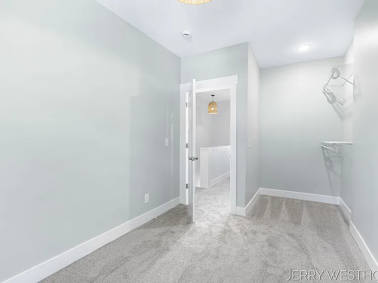 715 Butterworth St SW #4 — Photo 19