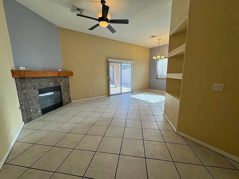 1510 E Charleston Ave — Photo 6