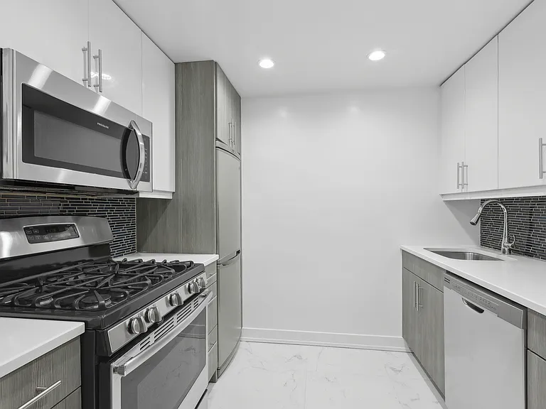 330 W 58th St #16K — Photo 3