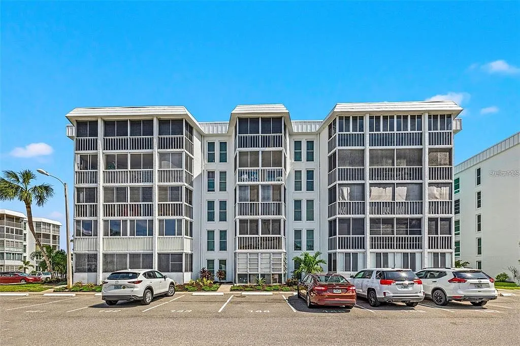 3 bed, 2.0 bath, 1500 sqft, $3,500 — Photo 3