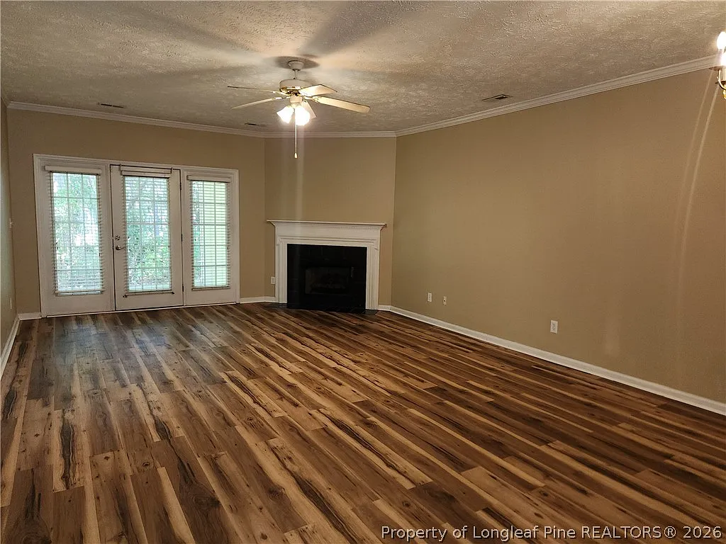 3 bed, 2.0 bath, 1435 sqft, $1,400 — Photo 2