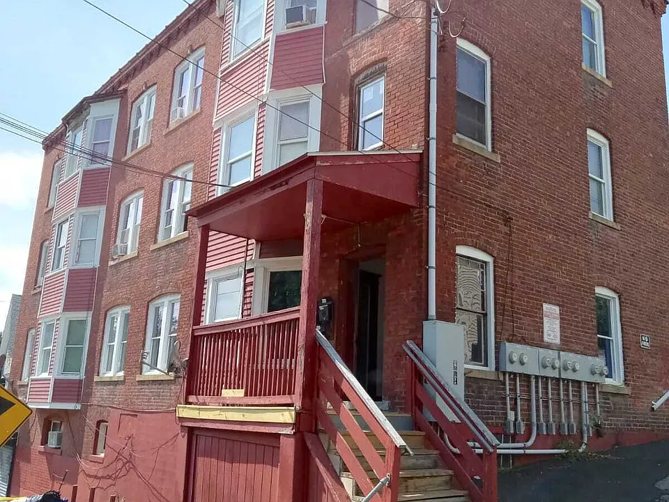 121 Lounsbury St #3E