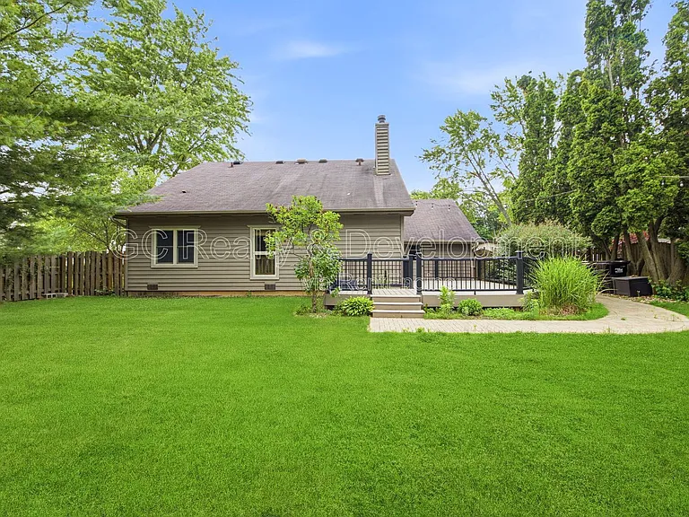 938 Canterbury Dr — Photo 23