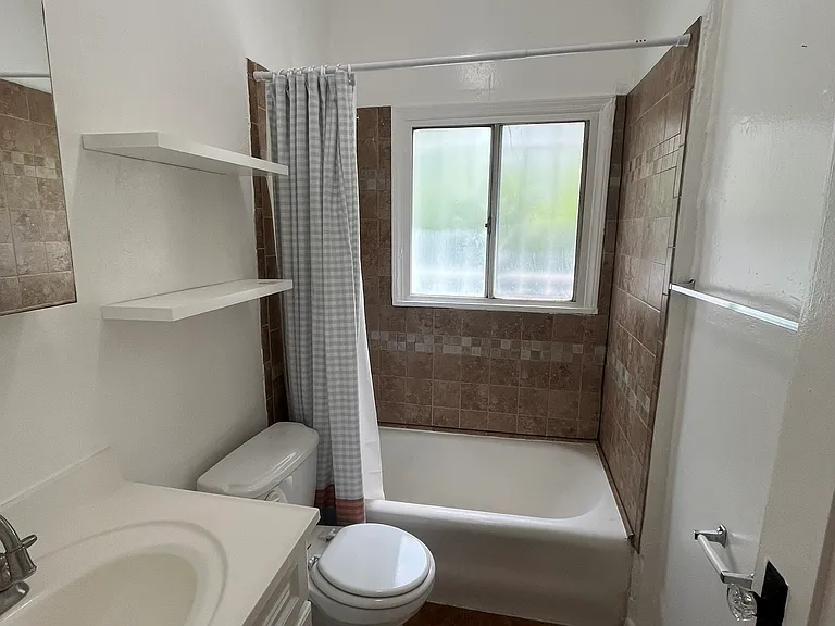 1121 N Kenmore Ave #106 — Photo 11