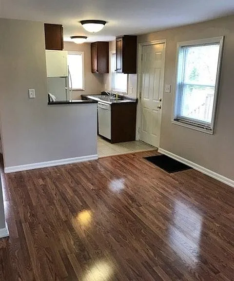 2537 Ritchie St — Photo 2