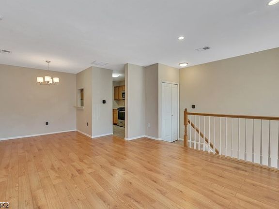 2nd image of 1041 Cumberland Ct