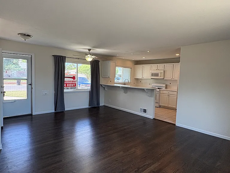 1174 S Umatilla St — Photo 3