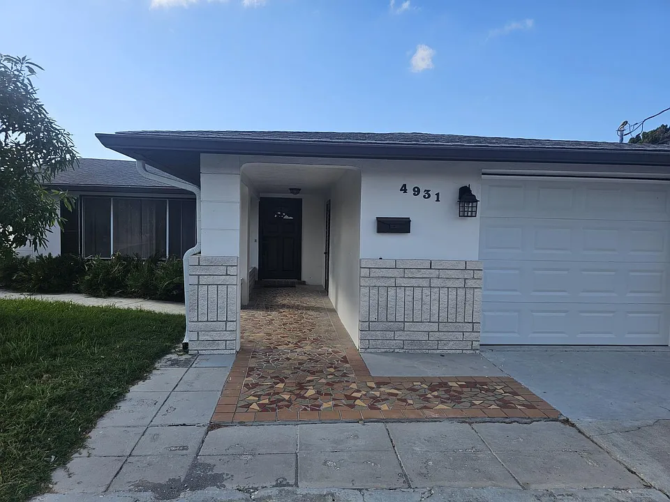4931A Pompano Dr