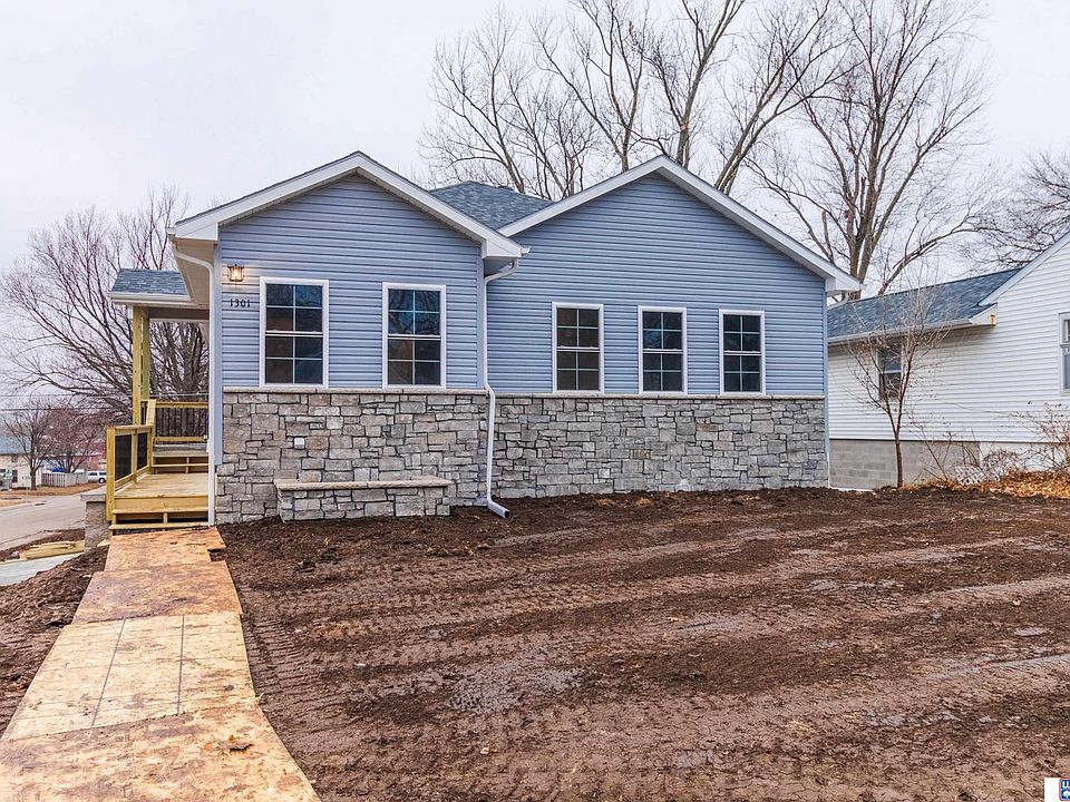 1301 N 9th St Beatrice NE 68310 Zillow