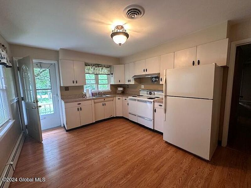 2nd image of 9 Arbor Drive