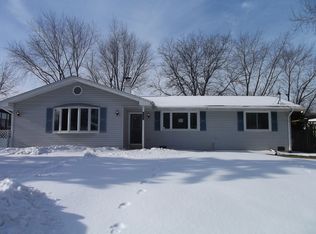 130 Magnolia Ln, Lindenhurst, IL 60046