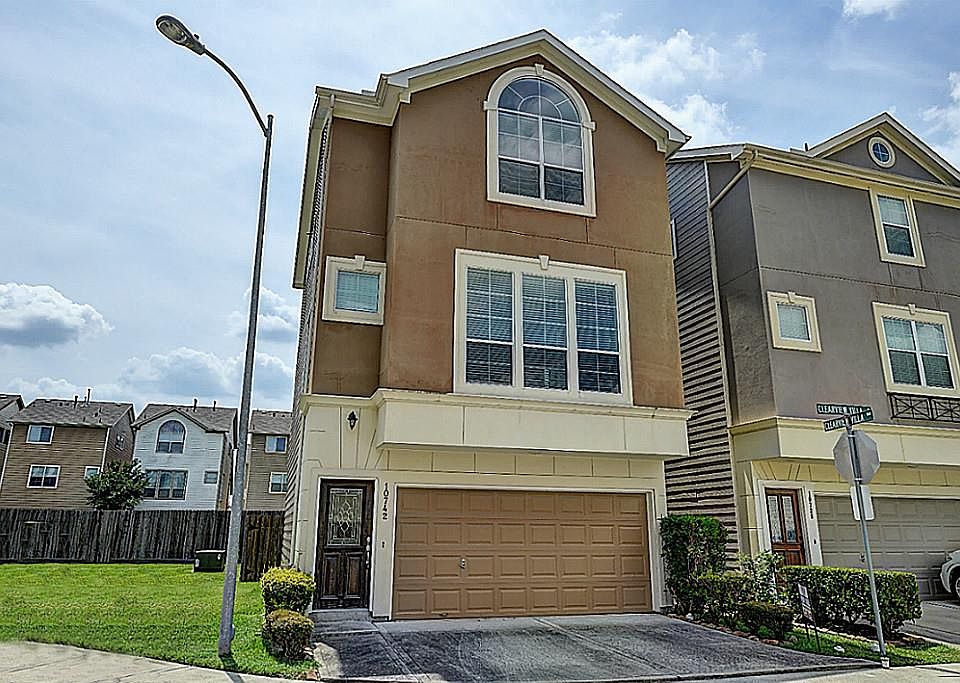 1st image of 10742 Clearview Villa Pl