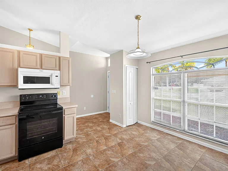 903 SE 5th Ave — Photo 5