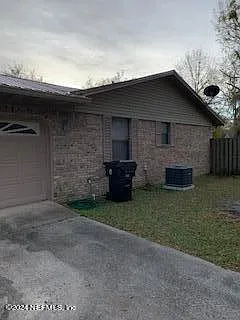 1100 Wilson Rd — Photo 2