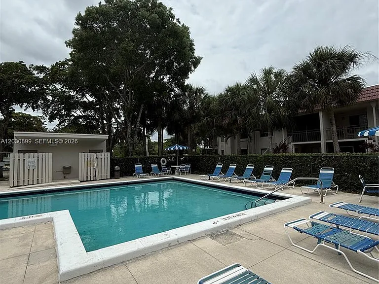 16184 Laurel Dr #204 — Photo 45