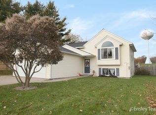 205 Prairie Run Dr NE, Cedar Springs, MI 49319