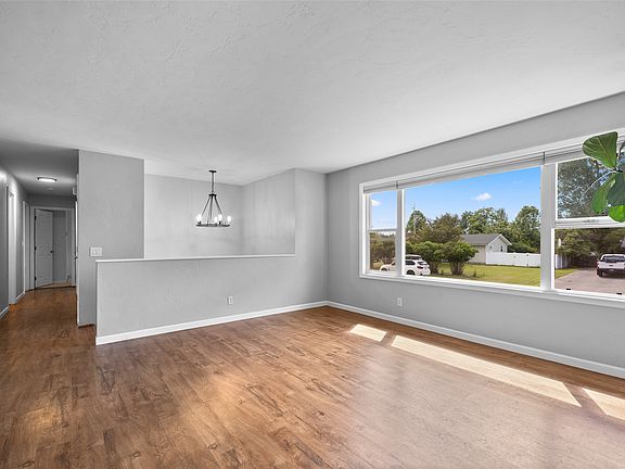 4th image of 55 Lochness Ave