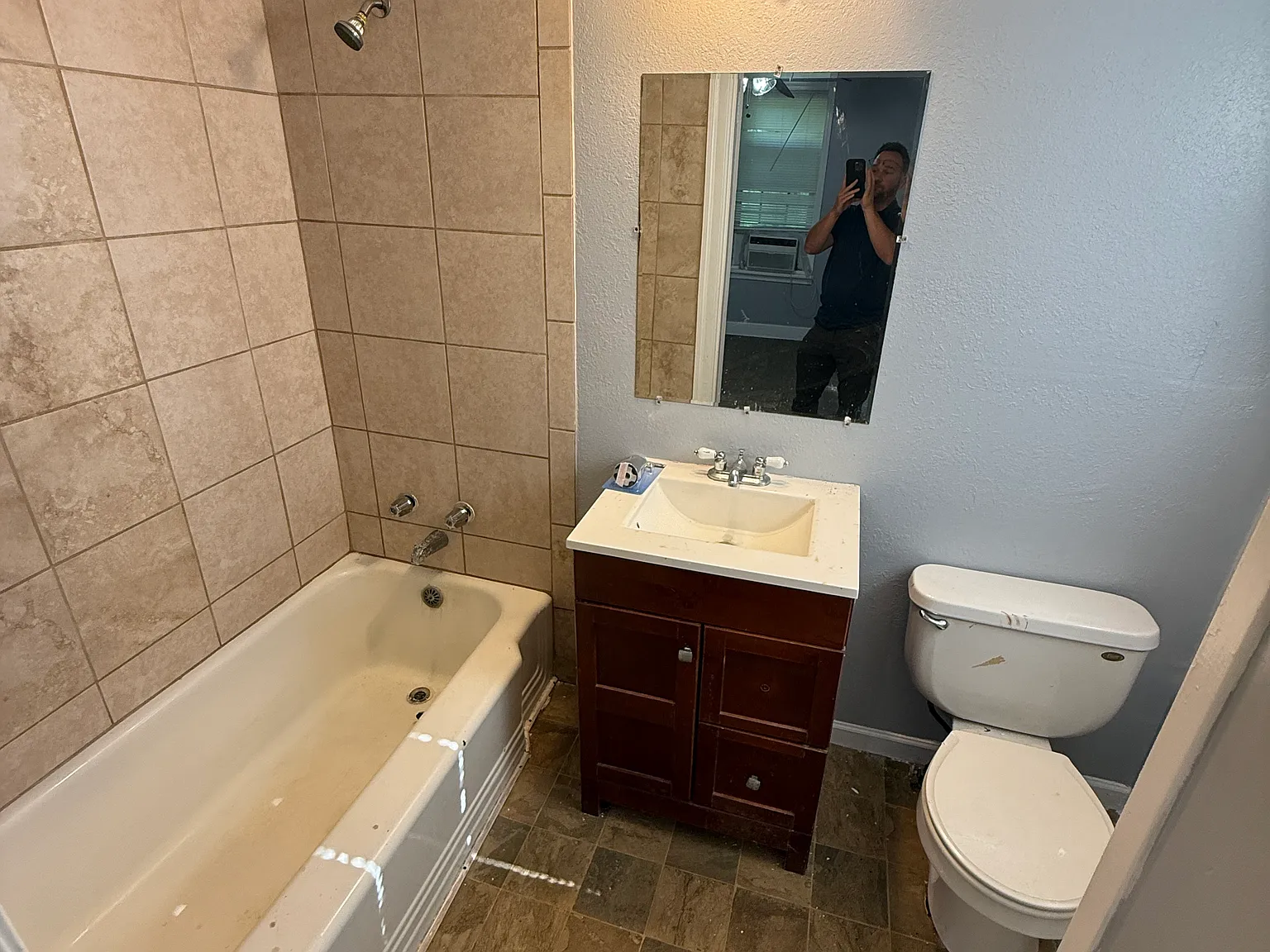2 bed, 900 sqft, $850 — Photo 2
