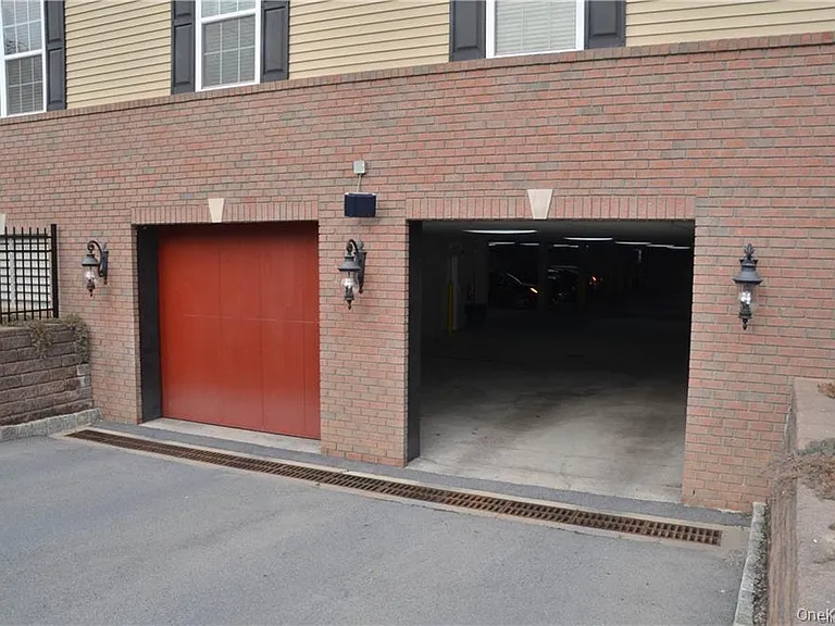 306 Canter Ct — Photo 27