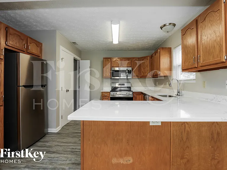 5712 Clemens Dr — Photo 7