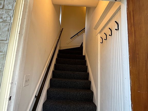 3rd image of 122 Caledonia St NE #1