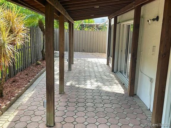 4th image of 11268 NW 58th Ter